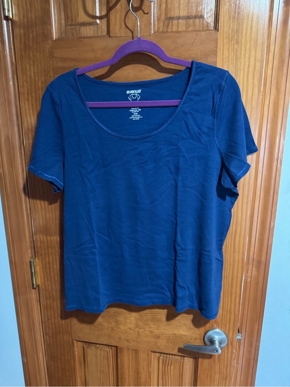 Avenue Women's Scoop Neck Short Sleeve Top